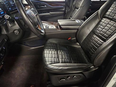 Used 2023 Cadillac Escalade Sport Platinum w/ LPO, ONYX Package image 17