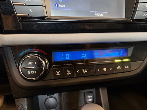 Used 2014 Toyota Corolla LE FWD image 22