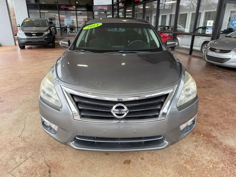 Used 2014 Nissan Altima 2.5 SV w/ Convenience Package FWD image 2