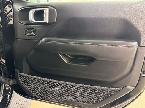 Used 2021 Jeep Wrangler Unlimited Sahara image 27