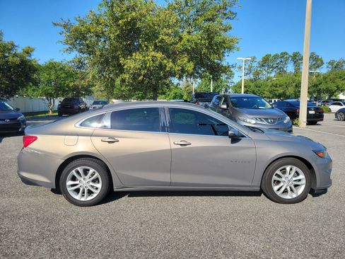 Used 2017 Chevrolet Malibu LT FWD image 7