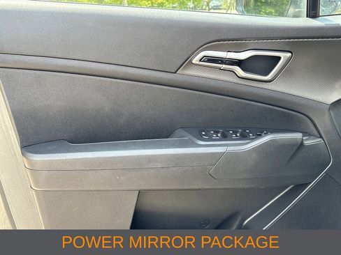 Used 2023 Kia Sportage LX AWD/4WD image 3