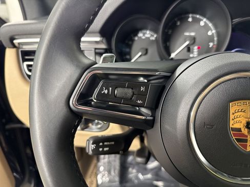 Certified 2022 Porsche Macan AWD/4WD image 37