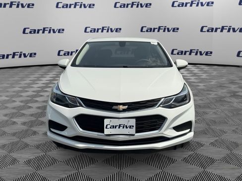 Used 2017 Chevrolet Cruze LT w/ Convenience Package FWD image 9