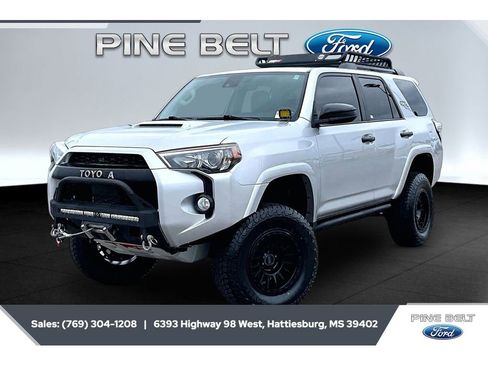 Used 2020 Toyota 4Runner TRD Off-Road AWD/4WD image 10