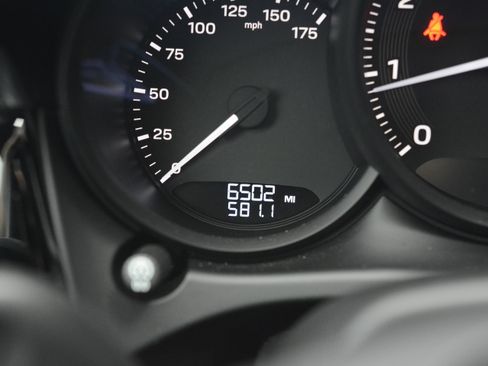 Certified 2025 Porsche Macan image 18