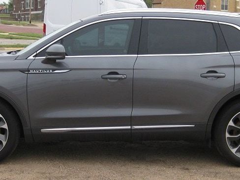 Used 2022 Lincoln Nautilus Reserve image 7