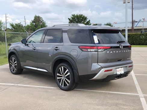 New 2025 Nissan Pathfinder Platinum image 4