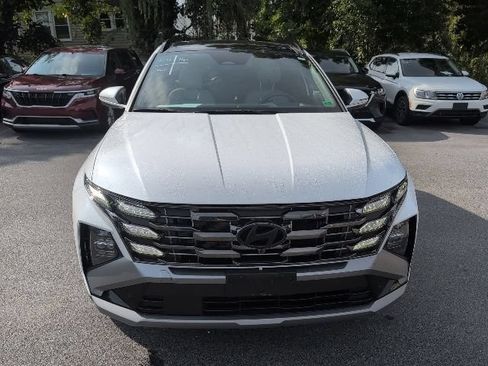 Used 2025 Hyundai Tucson Limited AWD/4WD image 2