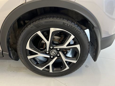 Used 2018 Toyota C-HR XLE image 38