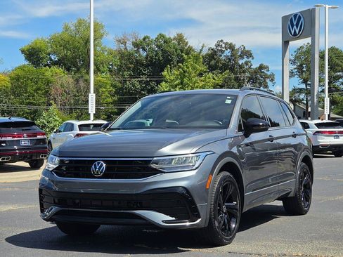 Used 2023 Volkswagen Tiguan SE R-Line AWD/4WD image 8