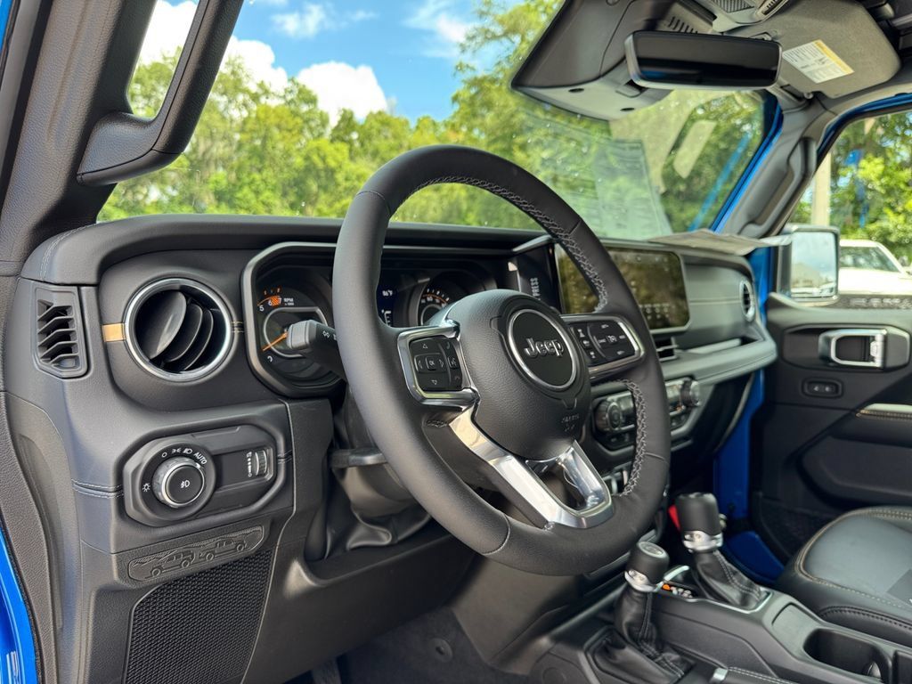 New 2025 Jeep Wrangler Unlimited Sahara AWD/4WD image 33