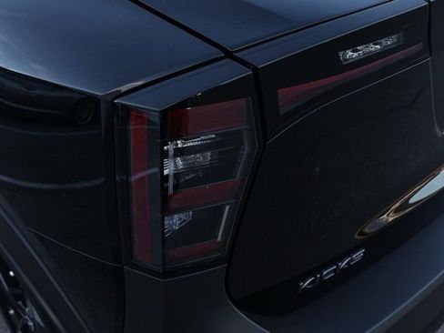 New 2025 Nissan Kicks SR image 7