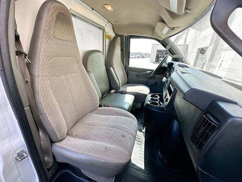 Used 2017 Chevrolet Express 3500 image 24