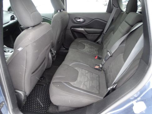 Used 2019 Jeep Cherokee Latitude Lux w/ Comfort & Convenience Group image 33