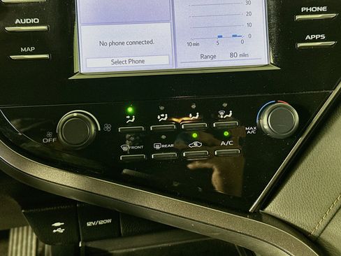 Used 2019 Toyota Camry LE FWD image 23