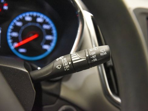 Used 2020 Chevrolet Equinox LS image 23