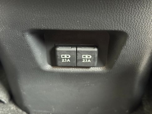 Used 2021 Toyota RAV4 XLE AWD/4WD image 29
