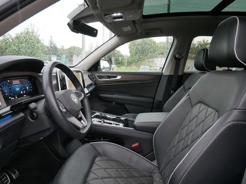 Used 2024 Volkswagen Atlas SEL Premium R-Line AWD/4WD image 9
