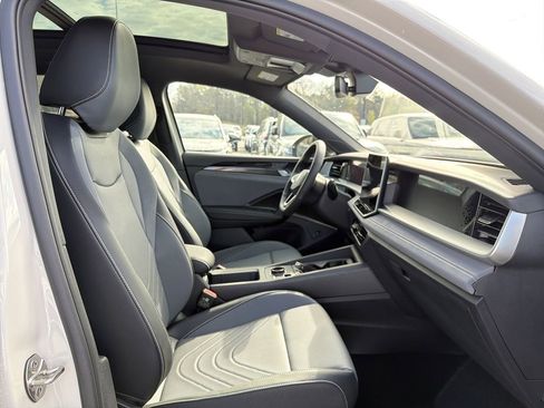 New 2026 Volkswagen Tiguan SE R-Line FWD image 20