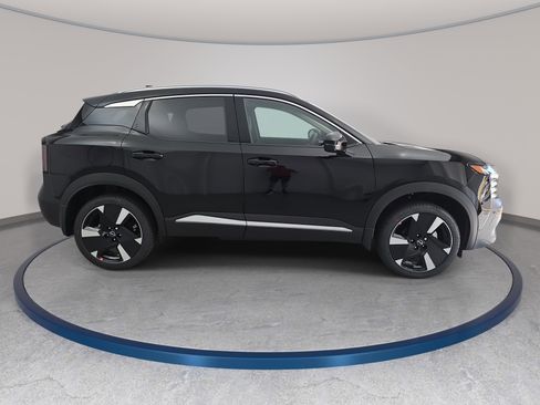 New 2026 Nissan Kicks SR FWD image 4