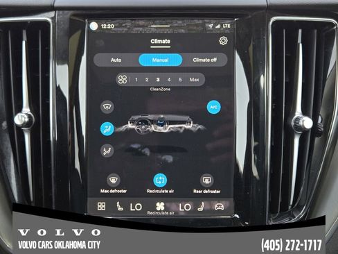 Certified 2025 Volvo XC60 B5 Core image 17