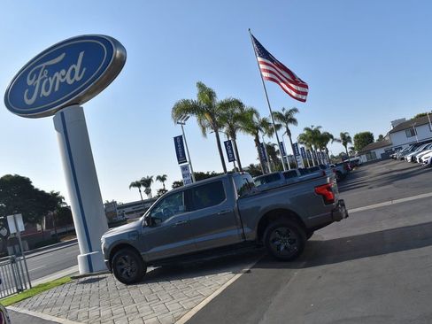 Used 2025 Ford F150 Lightning Lariat AWD/4WD image 28