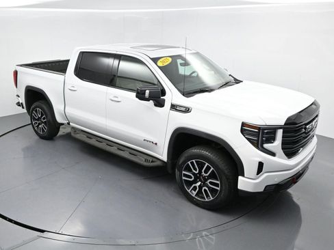 Used 2025 GMC Sierra 1500 AT4 w/ AT4 Premium Package AWD/4WD image 40