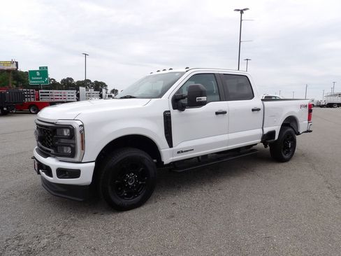 Used 2024 Ford F250 XL w/ STX Appearance Package AWD/4WD image 3