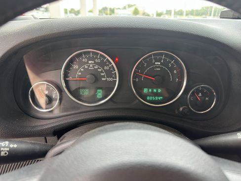 Used 2016 Jeep Wrangler Unlimited Sahara w/ Connectivity Group AWD/4WD image 19