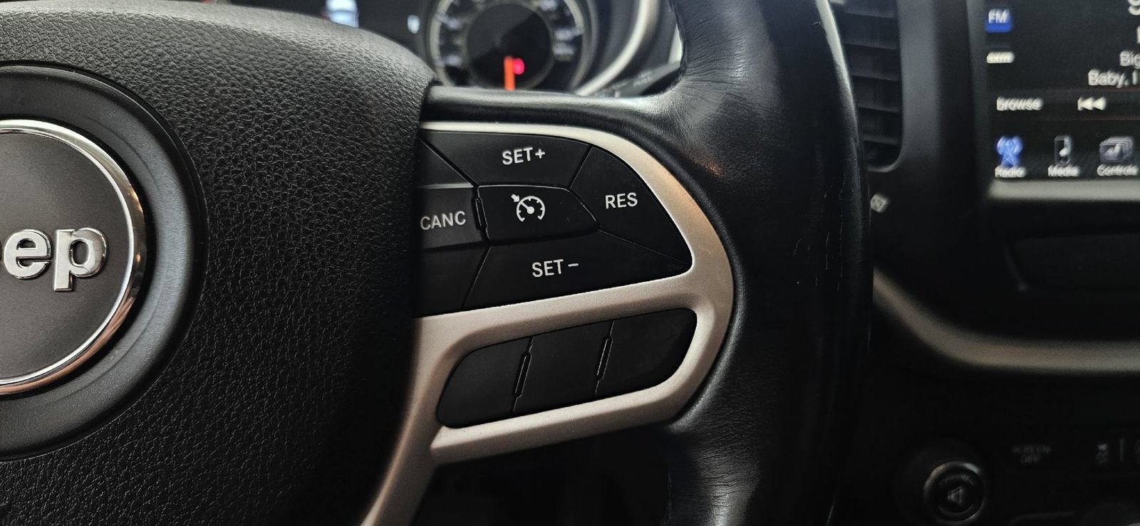 Used 2017 Jeep Cherokee Trailhawk AWD/4WD image 12