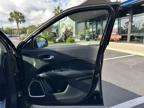 Used 2021 Jeep Compass Latitude image 39