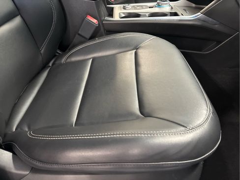Used 2023 Ford Explorer XLT w/ Equipment Group 202A AWD/4WD image 45