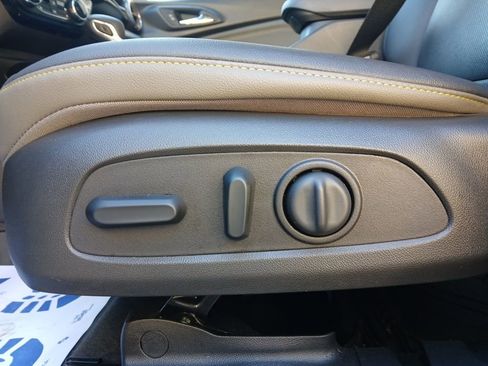 Used 2025 Chevrolet Trax ACTIV w/ Sunroof Package image 16