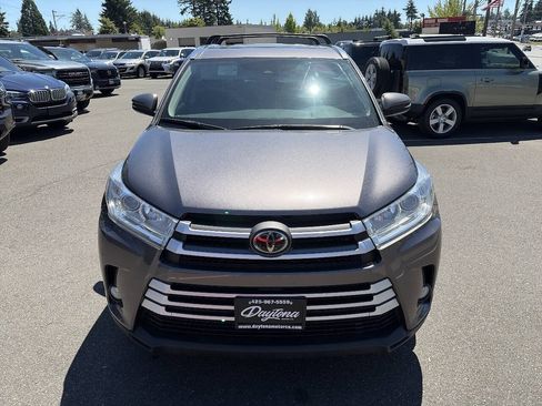 Used 2019 Toyota Highlander XLE AWD/4WD image 18