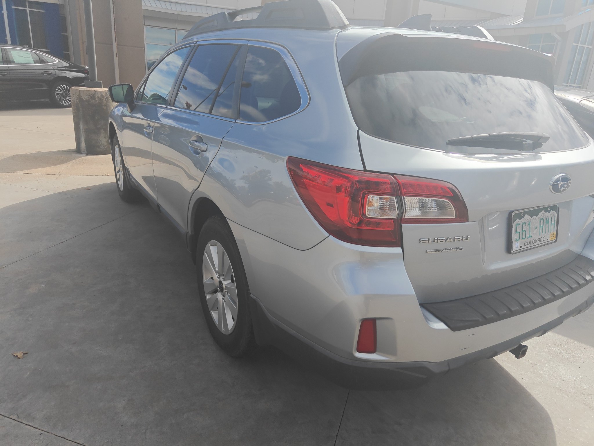 Used 2017 Subaru Outback 2.5i Premium AWD/4WD image 2