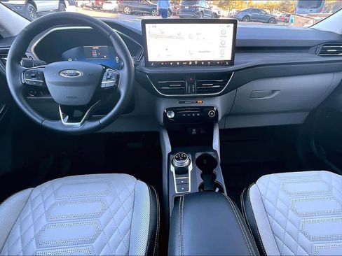 Certified 2023 Ford Escape SE w/ PHEV Premium Package image 15