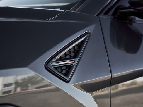 Used 2025 Lamborghini Urus SE image 7