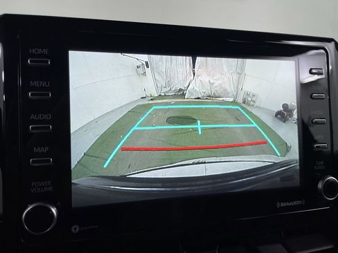 Used 2021 Toyota Corolla LE FWD image 15