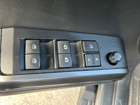 Used 2022 Toyota Tacoma TRD Off-Road w/ Technology Package AWD/4WD image 17