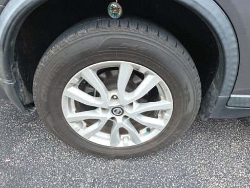 Certified 2018 Nissan Rogue SV FWD image 6
