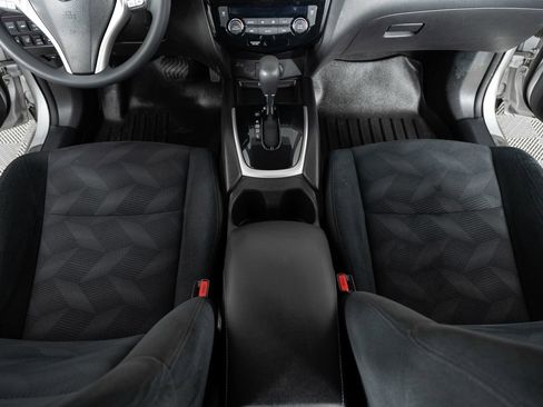 Used 2015 Nissan Rogue SV w/ SV Premium Package image 39