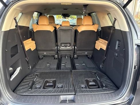 Used 2024 Kia Carnival EX FWD image 38