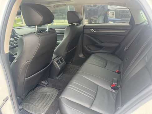 Used 2019 Honda Accord Touring image 6