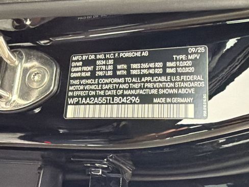 Certified 2026 Porsche Macan AWD/4WD image 21