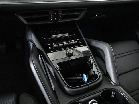 Used 2025 Porsche Cayenne Coupe image 13