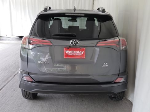 Used 2018 Toyota RAV4 LE w/ All Weather Liner Package AWD/4WD image 23