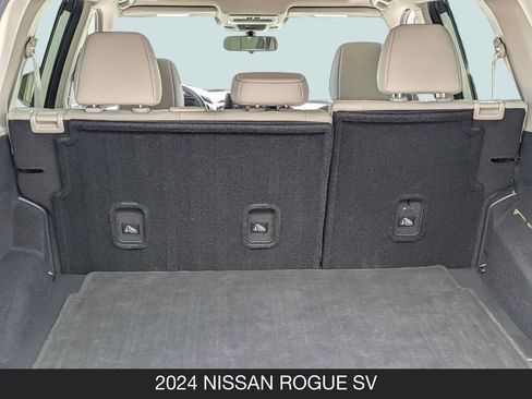 Used 2024 Nissan Rogue SV w/ SV Premium Package FWD image 24