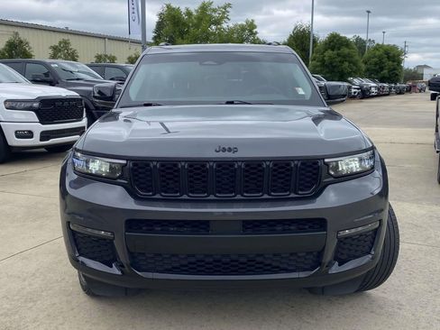 Used 2023 Jeep Grand Cherokee L Limited w/ Black Appearance Package RWD image 37