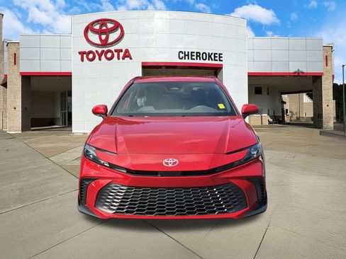 Used 2026 Toyota Camry SE w/ Convenience Package FWD image 2